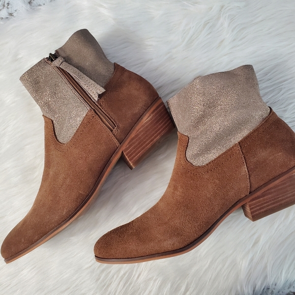 New Frye and Co Size 11 Rubie Side Zip Suede Ankle Boot Almond Toe cognac - Picture 2 of 6